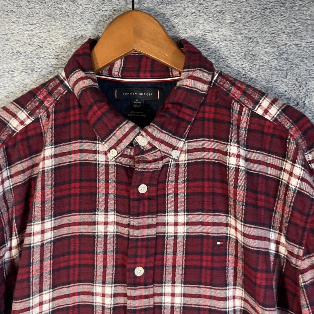 Tommy Hilfiger Men's XL Regular Fit Long Sleeve Flannel Shirt Red White Plaid‎